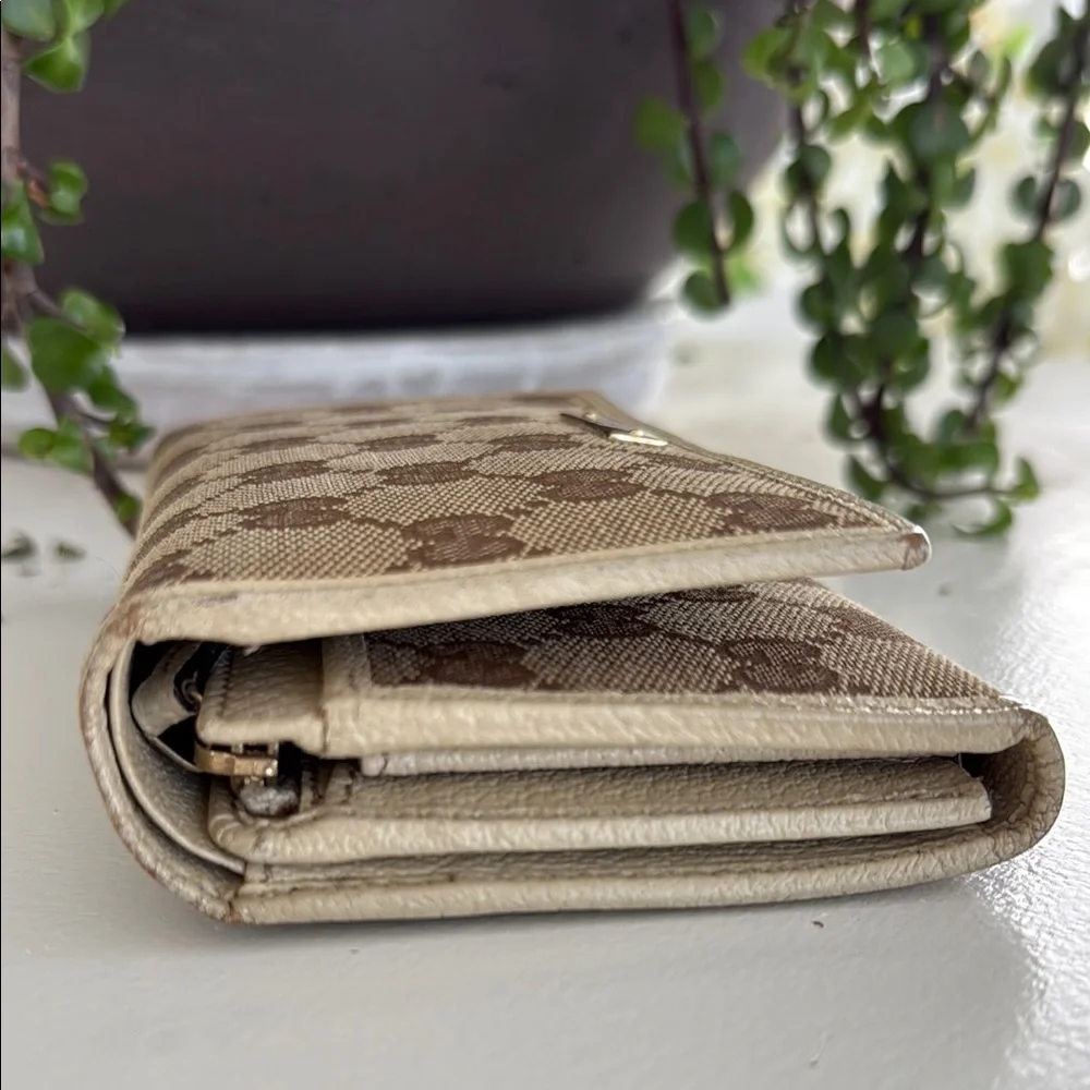 Vintage| Gucci | Beige and Brown Monogram Wallet - Picture 5 of 6